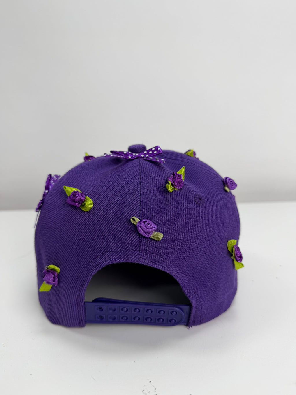 Gorra Rainbow Morada — Rainbow Factory, por detrás
