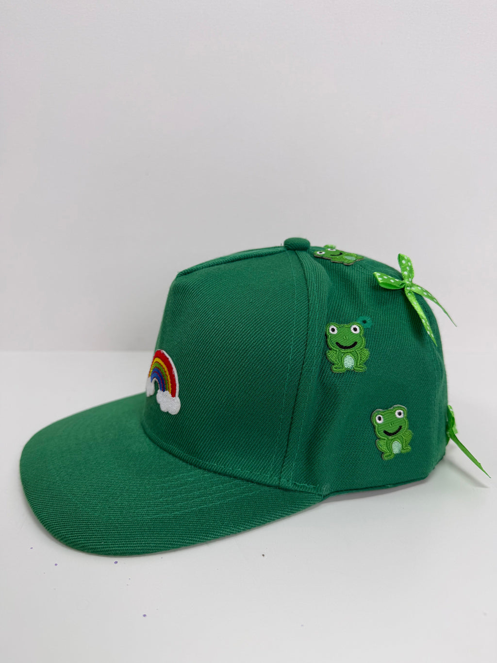 Gorra Rainbow Verde — Rainbow Factory, de perfil