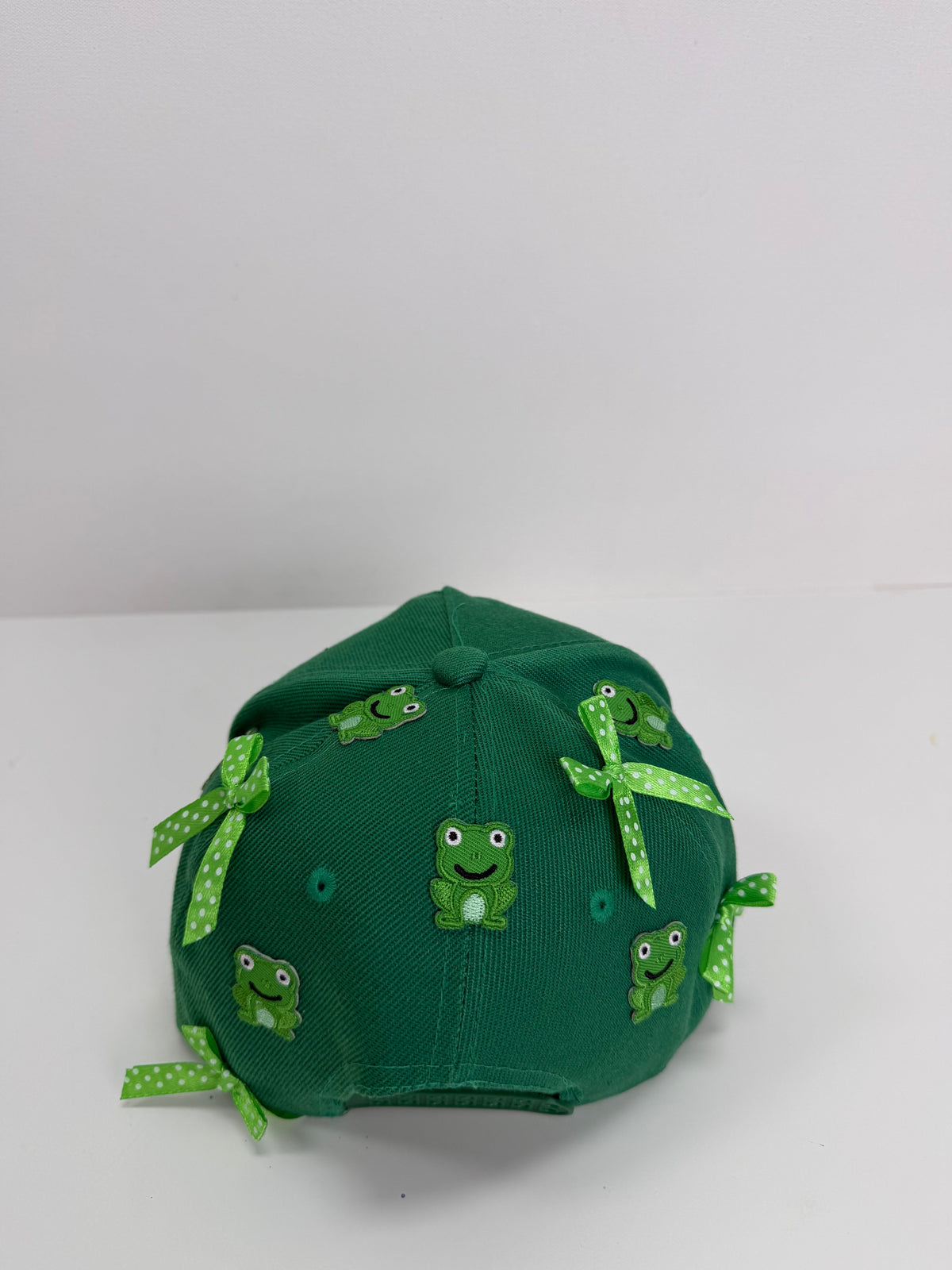 Gorra Rainbow Verde — Rainbow Factory, vista cenital de las ranitas