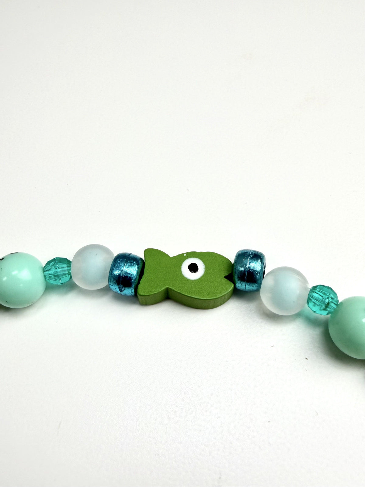 Collar Rueda de color #6 — Rainbow Factory, detalle del pez