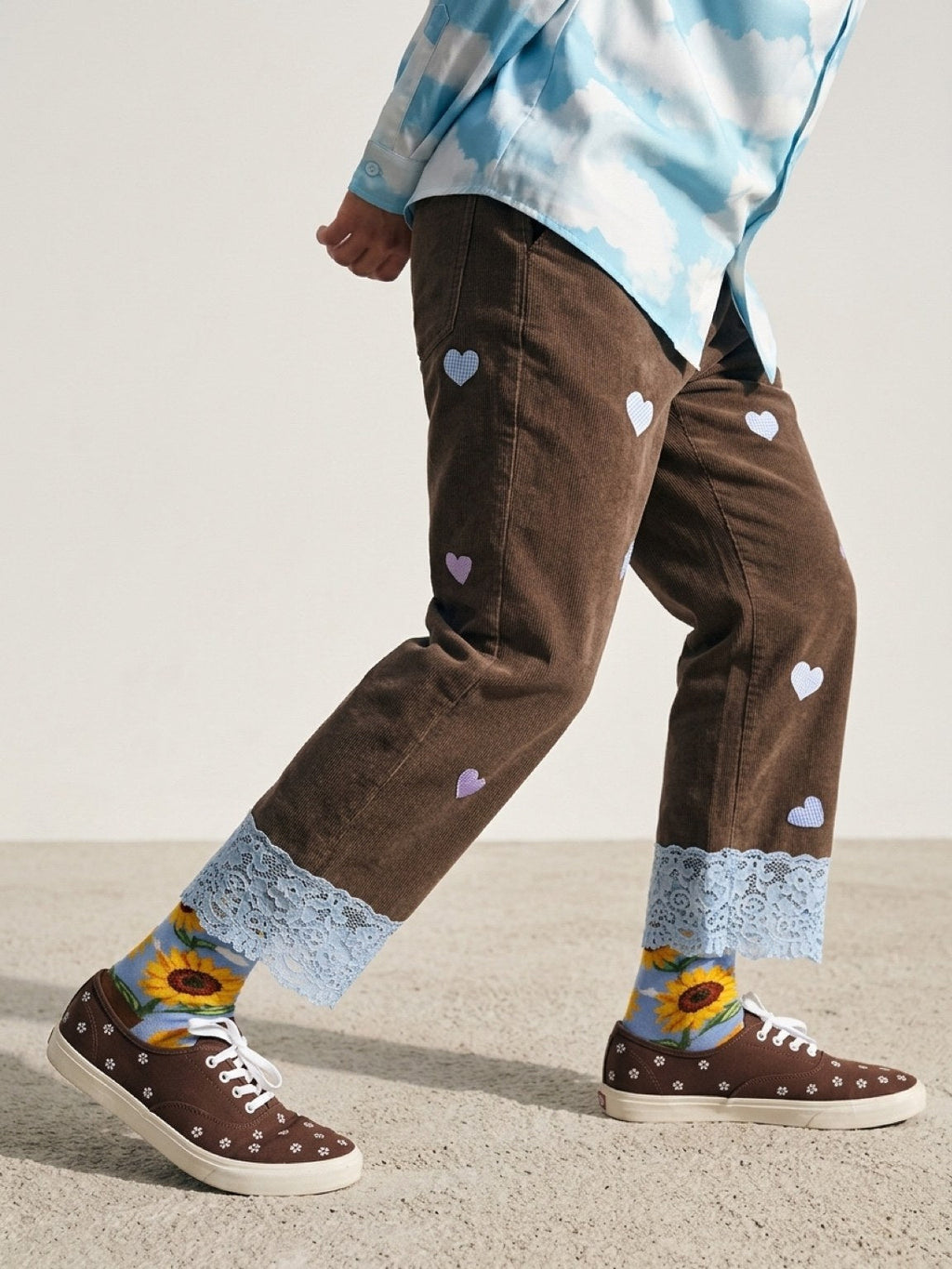 Pantalón in Love — Rainbow Factory, en modelo